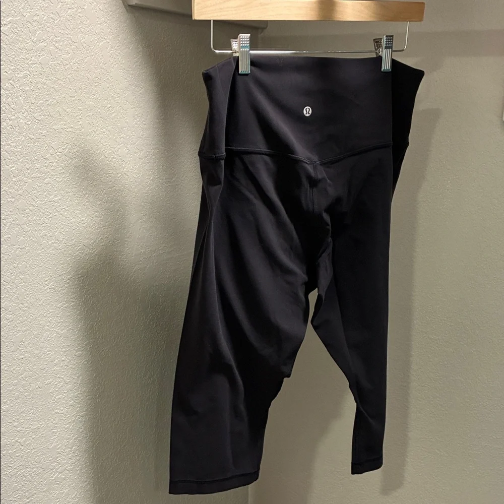Lululemon Black Align 17” Crop Highrise Leggins - Picture 2 of 10